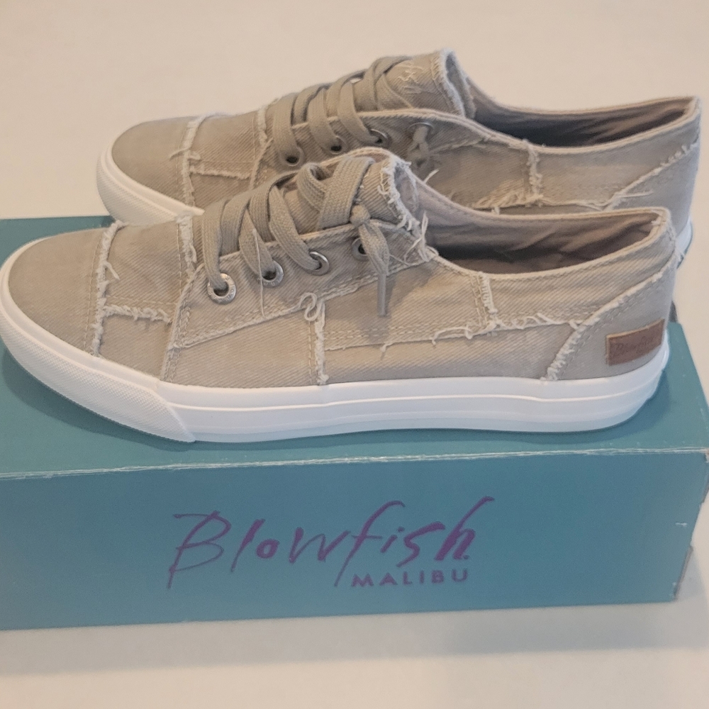 Blowfish sneakers 9.5